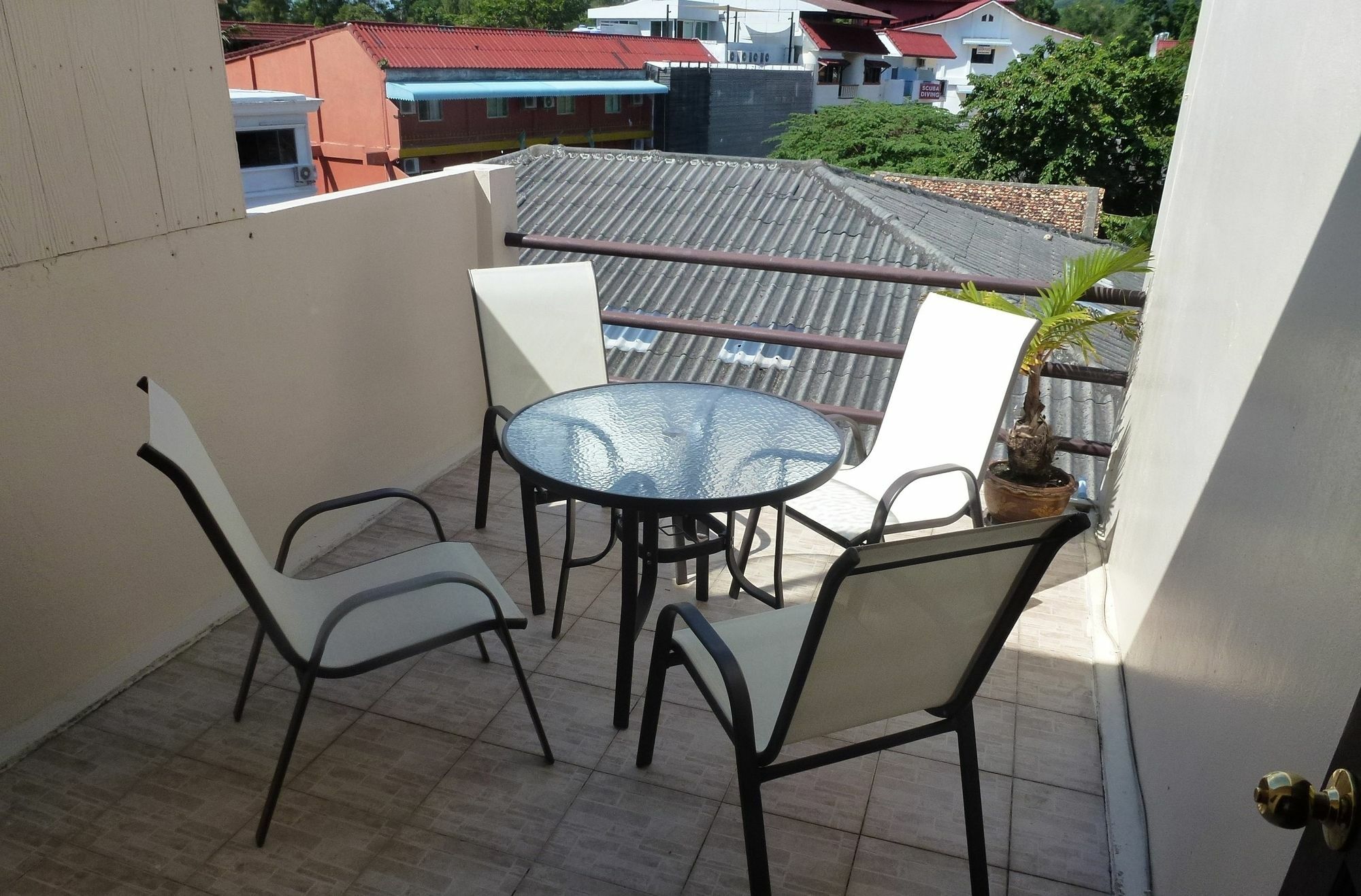 เบลแมนส์ เรสเตอร์รอง แอนด์ เกสท์เฮ้าส์ Hotel Karon ภายนอก รูปภาพ