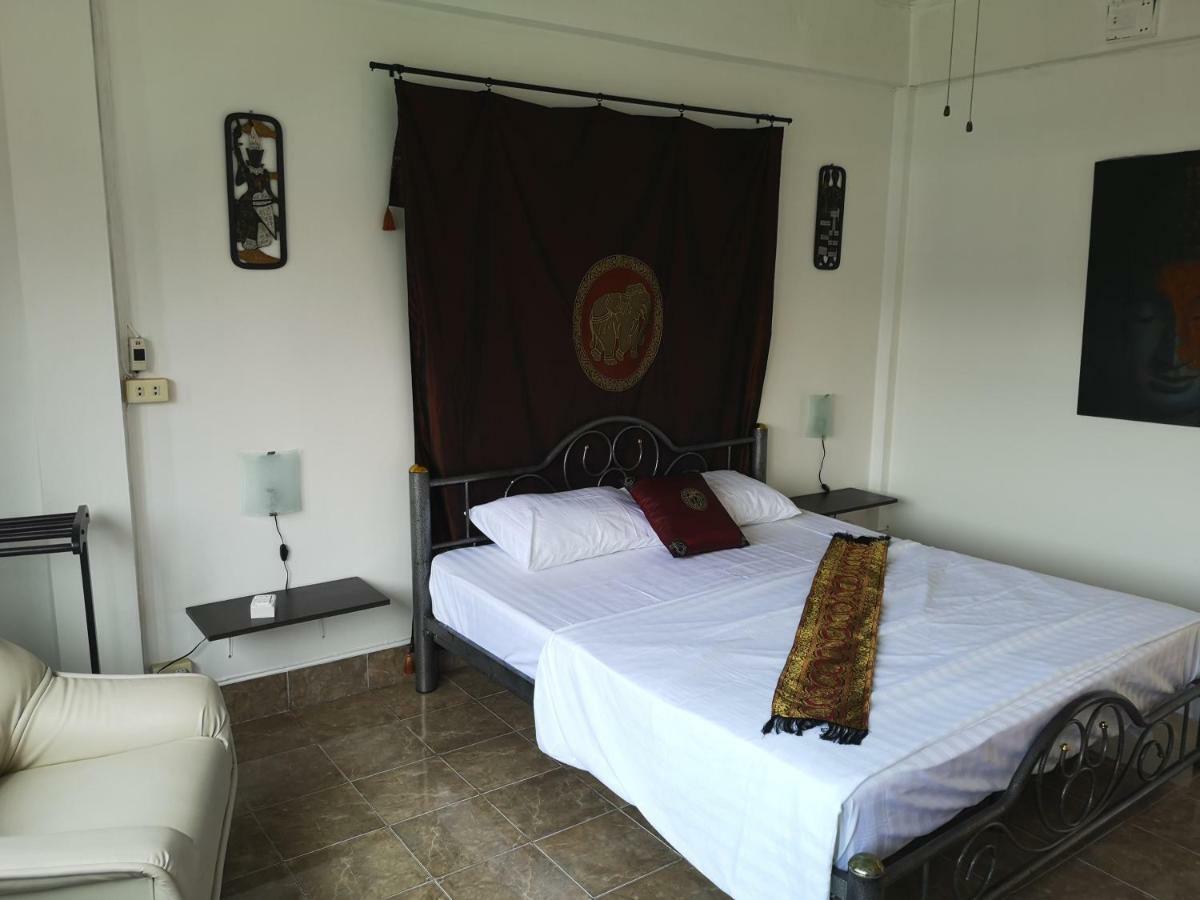 เบลแมนส์ เรสเตอร์รอง แอนด์ เกสท์เฮ้าส์ Hotel Karon ภายนอก รูปภาพ